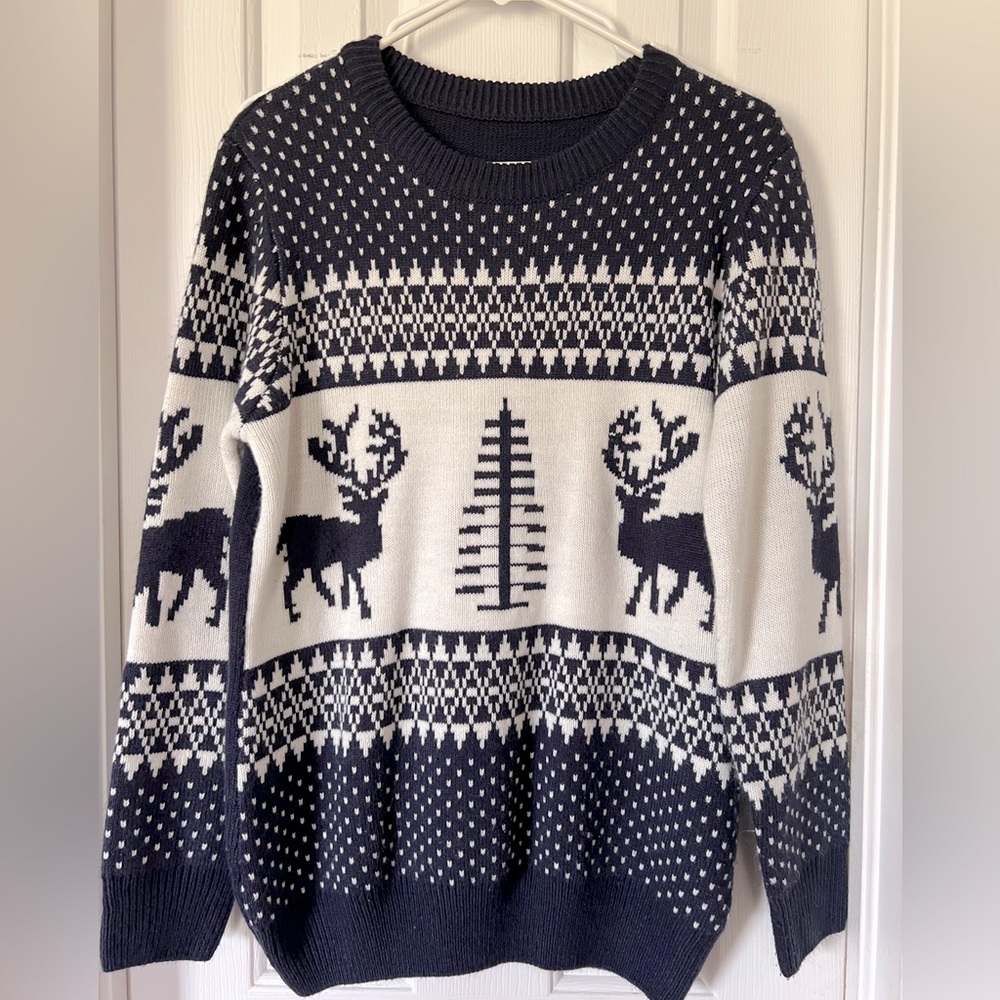 Navy and white knitted Christmas winter sweater crewneck